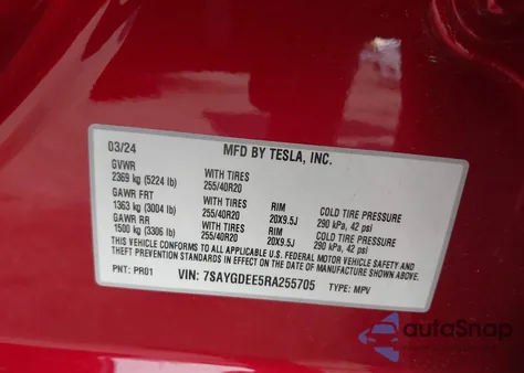 2024 Tesla Model Y Long Range Dual Motor All-Wheel Drive z USA, uszkodzony, nr VIN 7SAYGDEE5RA255705